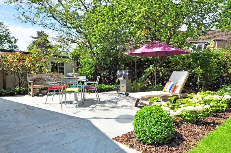 Parasol anti uv dans un jardin